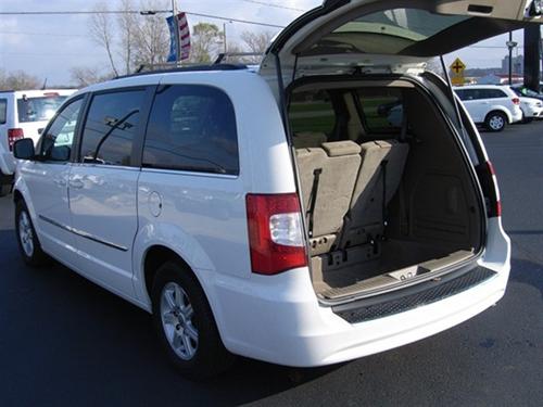 Chrysler Town and Country 2011 photo 5