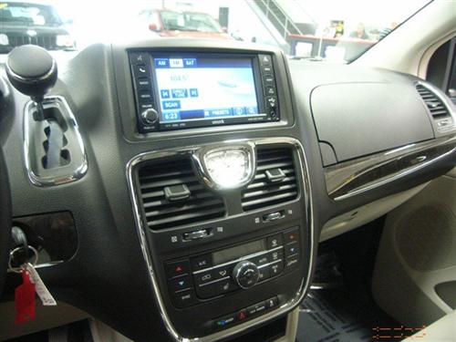 Chrysler Town and Country 2011 photo 5