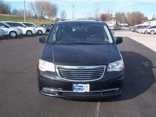 Chrysler Town and Country 2011 photo 4