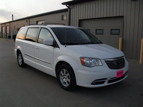 Chrysler Town and Country 2011 photo 1