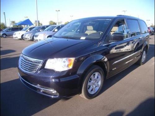 Chrysler Town and Country 2011 photo 1