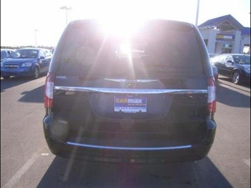 Chrysler Town and Country 2011 photo 4