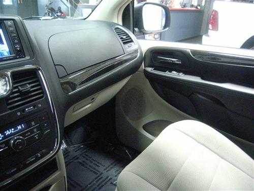 Chrysler Town and Country 2011 photo 2