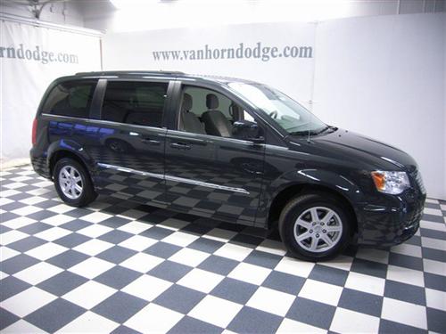 Chrysler Town and Country 2011 photo 5