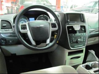 Chrysler Town and Country 2011 photo 1