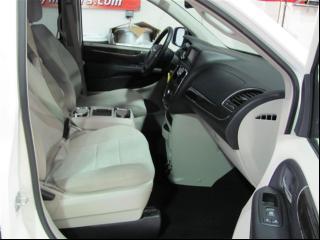 Chrysler Town and Country 2011 photo 5