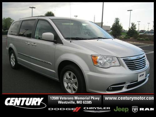 Chrysler Town and Country 2011 photo 1