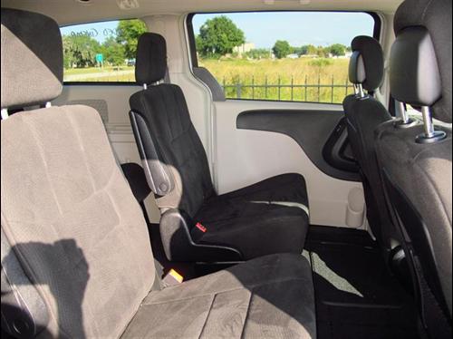 Chrysler Town and Country 2011 photo 4