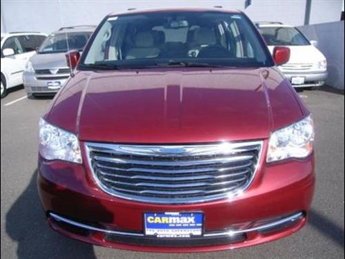 Chrysler Town and Country 2011 photo 1