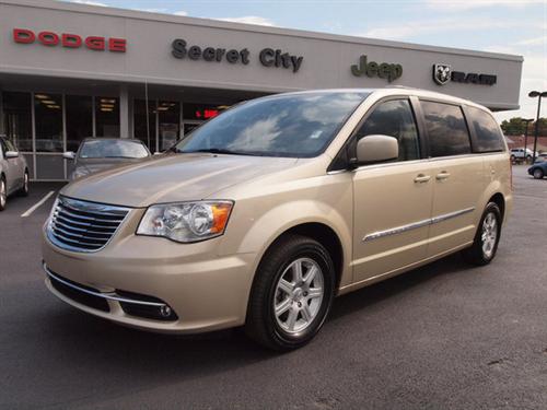 Chrysler Town and Country 2011 photo 5