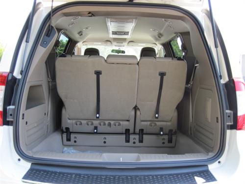 Chrysler Town and Country 2011 photo 5