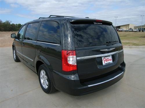 Chrysler Town and Country 2011 photo 5