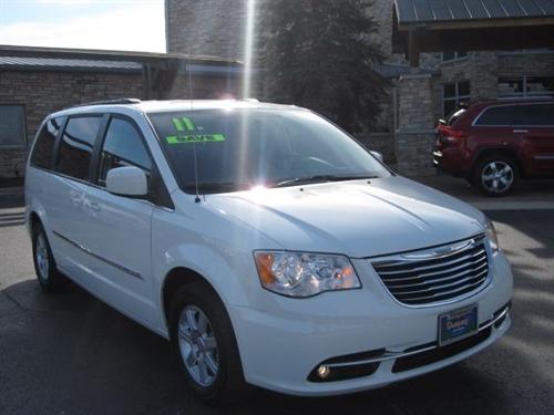 Chrysler Town and Country 2011 photo 1