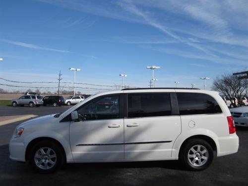 Chrysler Town and Country 2011 photo 4