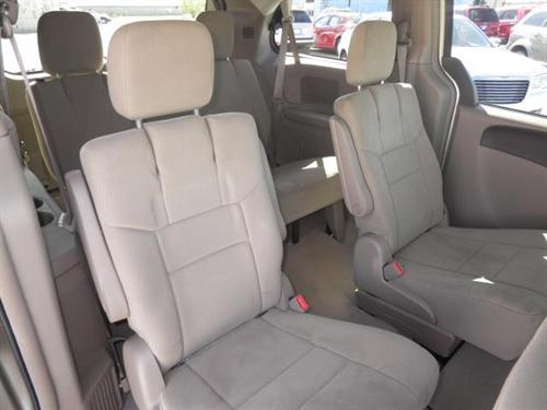 Chrysler Town and Country 2011 photo 5