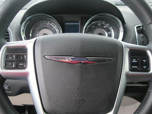 Chrysler Town and Country 2011 photo 1