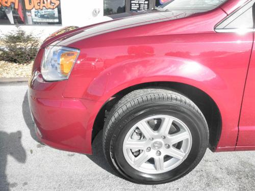 Chrysler Town and Country 2011 photo 1