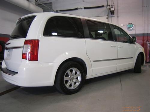 Chrysler Town and Country 2011 photo 4