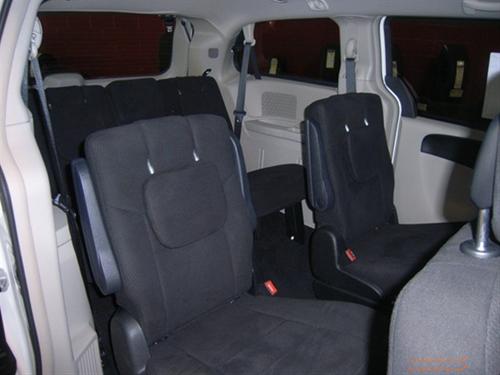 Chrysler Town and Country 2011 photo 5