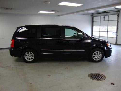 Chrysler Town and Country 2011 photo 1
