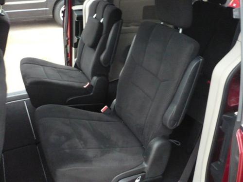 Chrysler Town and Country 2011 photo 2