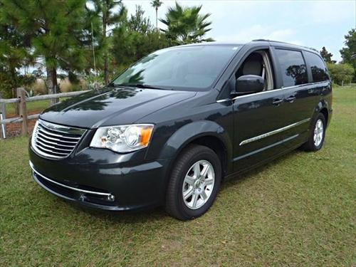 Chrysler Town and Country 2011 photo 1
