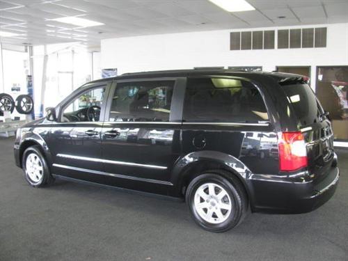 Chrysler Town and Country 2011 photo 1