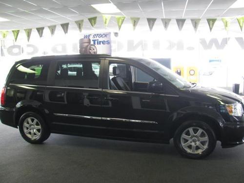 Chrysler Town and Country 2011 photo 4