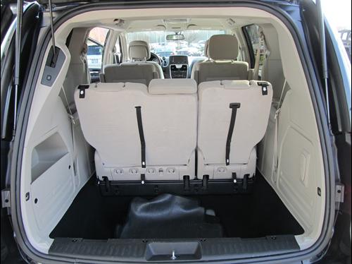 Chrysler Town and Country 2011 photo 5