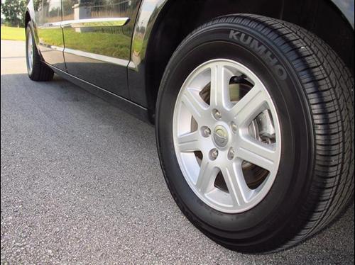 Chrysler Town and Country 2011 photo 5