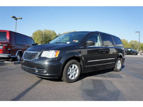 Chrysler Town and Country 2011 photo 1