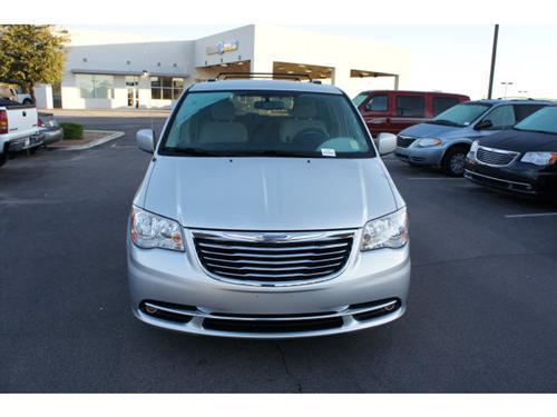 Chrysler Town and Country 2011 photo 5