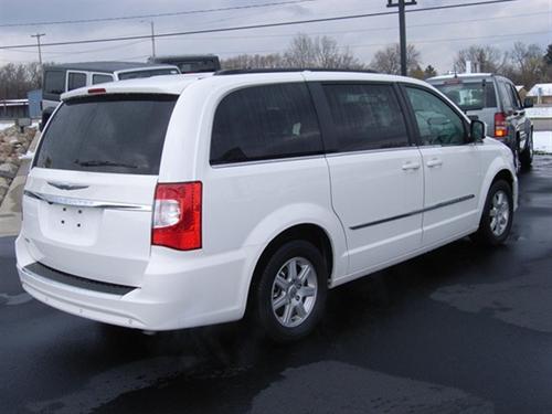 Chrysler Town and Country 2011 photo 4