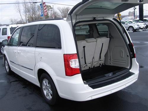 Chrysler Town and Country 2011 photo 5