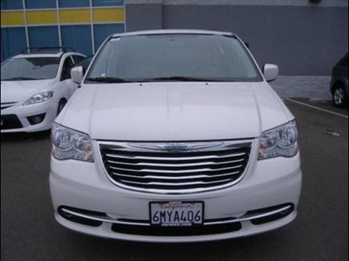 Chrysler Town and Country 2011 photo 1