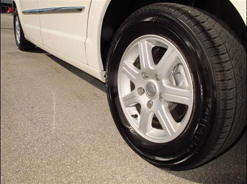 Chrysler Town and Country 2011 photo 2