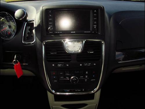 Chrysler Town and Country 2011 photo 4