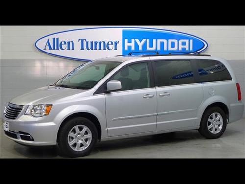Chrysler Town and Country 2011 photo 1