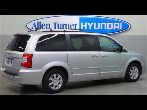 Chrysler Town and Country 2011 photo 4