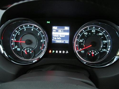 Chrysler Town and Country 2011 photo 2