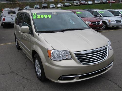 Chrysler Town and Country 2011 photo 1
