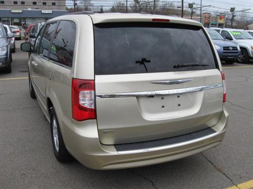 Chrysler Town and Country 2011 photo 4