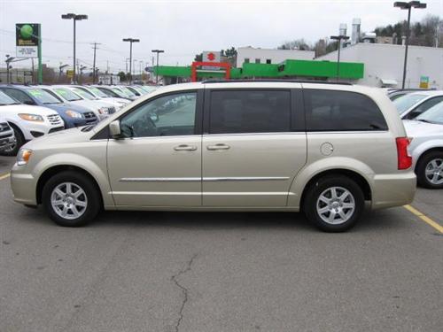 Chrysler Town and Country 2011 photo 5
