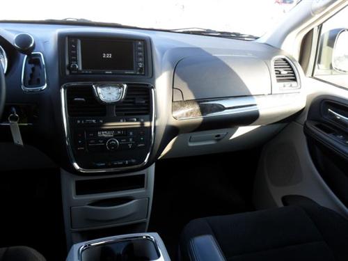 Chrysler Town and Country 2011 photo 4