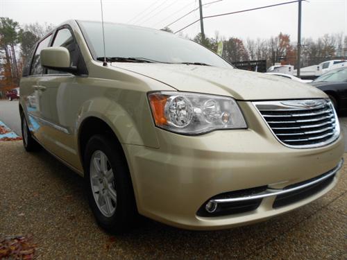 Chrysler Town and Country 2011 photo 1