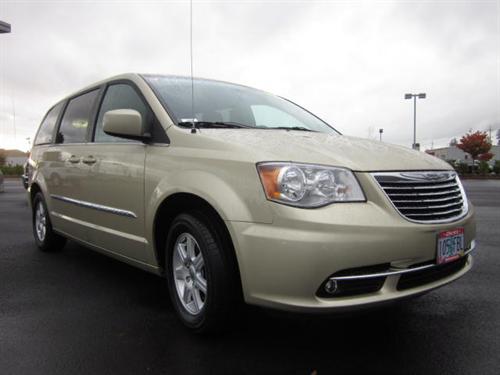Chrysler Town and Country 2011 photo 1