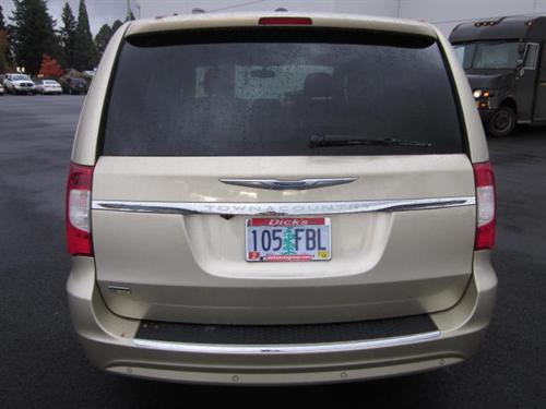 Chrysler Town and Country 2011 photo 4