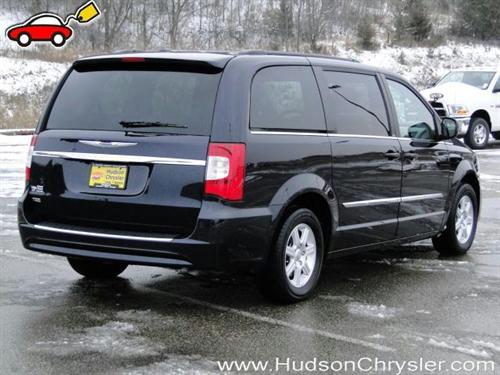 Chrysler Town and Country 2011 photo 4