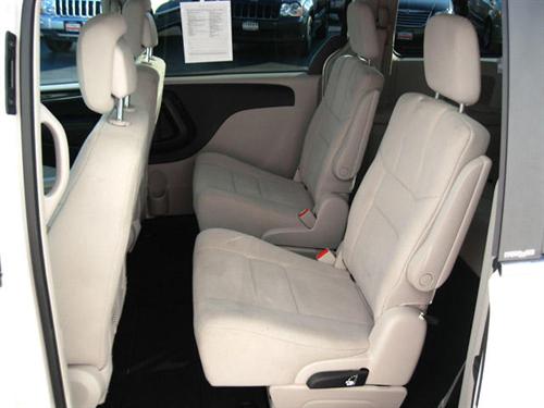 Chrysler Town and Country 2011 photo 4