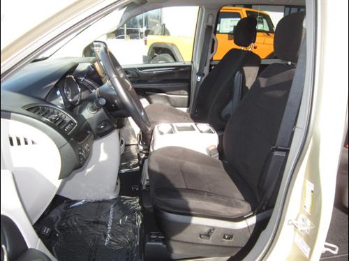 Chrysler Town and Country 2011 photo 1